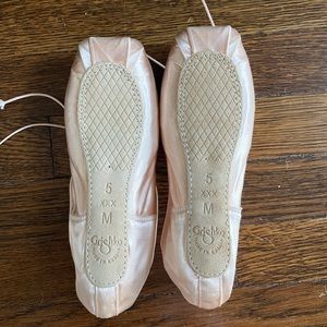 grishko 2007 pointe shoes sz 5xxx, med shank